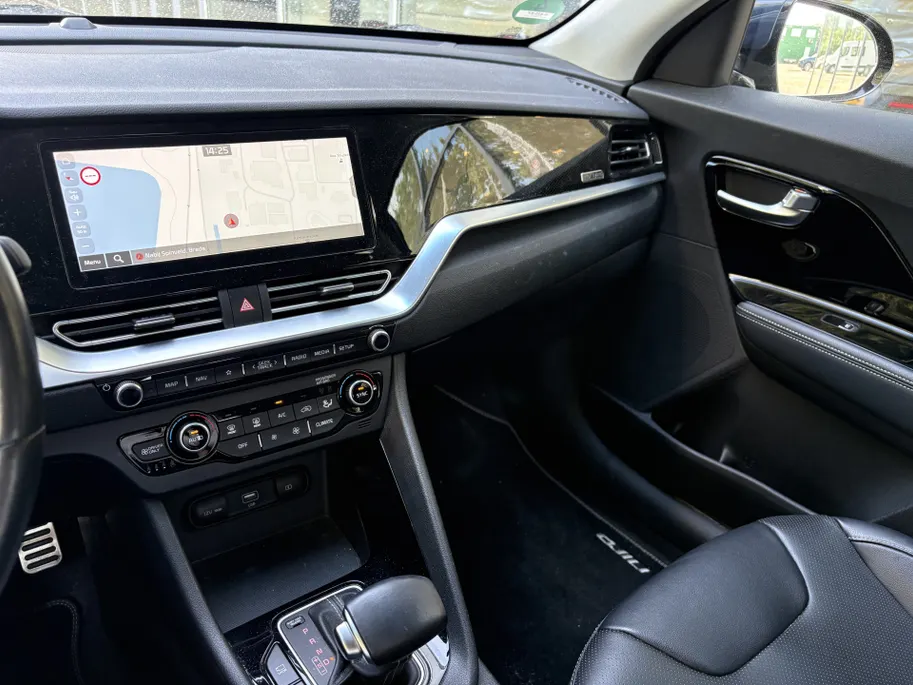 Kia Niro 1.6 GDi Hybrid DynamicPlusLine AUTOMAAT | Trekhaak | Stoel/Stuur verwarming | Adaptieve Cruise | Groot scherm Navigatie | Digitaal cockpit | Apple Carplay/Android Auto | Camera | Climate