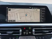 BMW 3 Serie Touring 320e Business Edition Plus | Dealer onderhouden! | 1e Eigenaar | Trekhaak | Achteruitrijcamera | Elektr. Achterklep | Lederen bekleding | Virtual cockpit | 12 maanden garantie