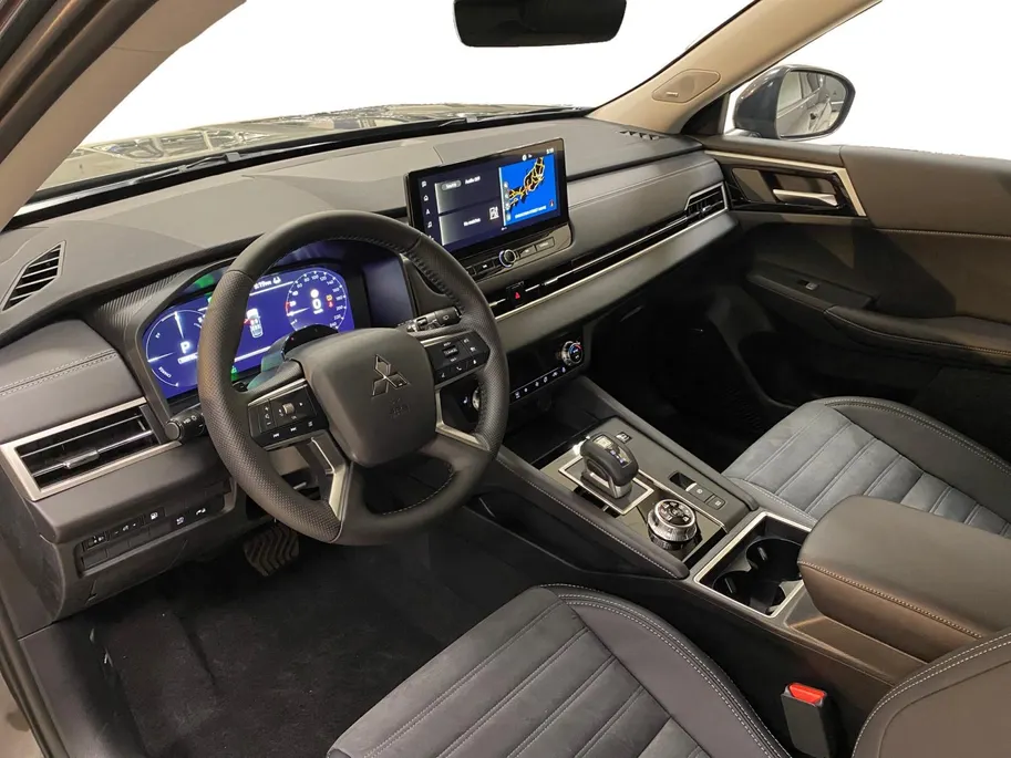 Mitsubishi Outlander 2.4 PHEV | INTENSE +| DIRECT LEVERBAAR | PRIJS INCL €6.000,- INTRODUCTIE KORTING |