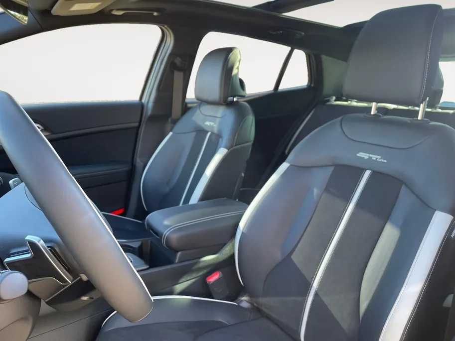 Kia Sportage 1.6 T-GDi Plug-in Hybrid GT-Line | PHEV | Navigatie | Climate control | Cruise control | Stoel + Stuur verwarming | Elektrische voorstoelen | Parkeer camera achter | Schuif kantel dak