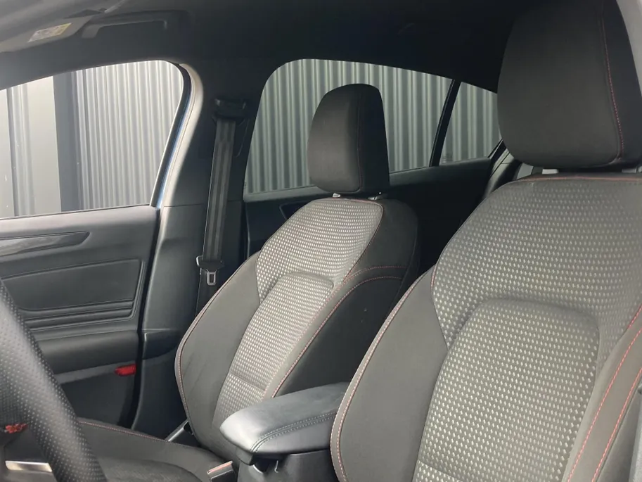 Ford Focus 1.0 EcoBoost Hybrid 125 pk ST Line 5-deurs Navigatie - Apple Carplay/Android Auto - Winter Pack
