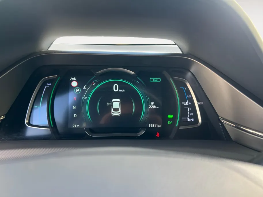Hyundai IONIQ 1.6 GDi PHEV Premium 142PK | 52km elektrisch WLTP | Navigatie | Trekhaak | Climate Control | Apple Carplay & Android Auto | Parkeersensoren rondom | Stoel- en stuurverwarming |