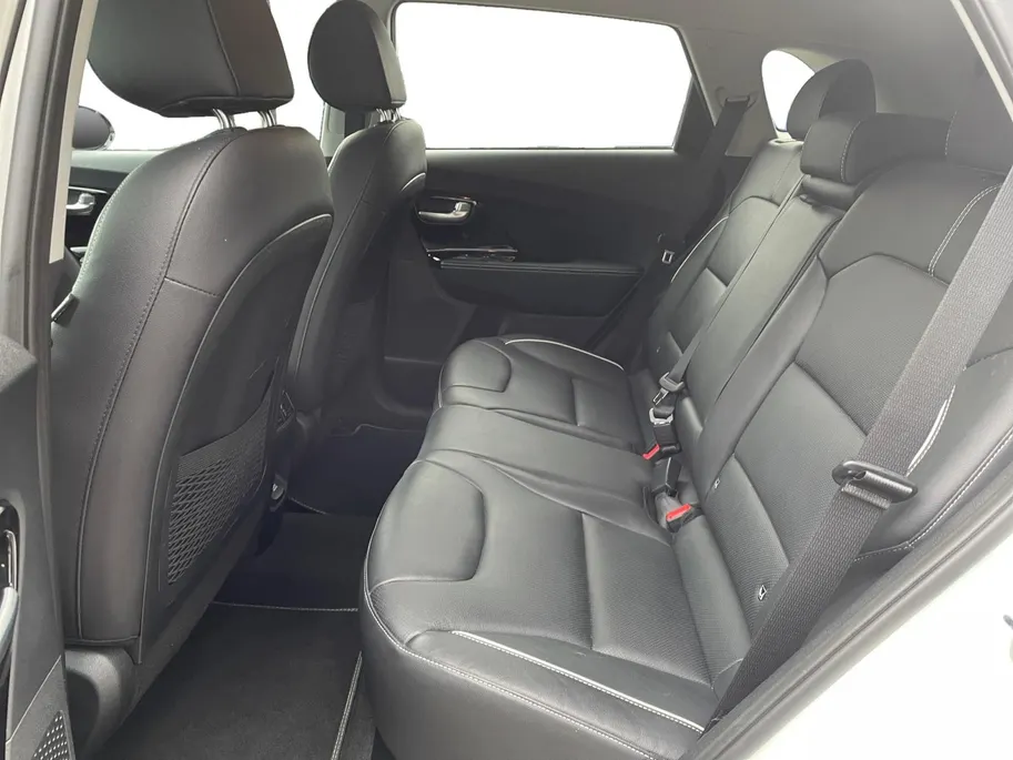 Kia e-Niro ExecutiveLine 64 kWh | SOH 100% | Warmtepomp | Navigatie | Adaptive cruise control | Climate control | Apple Carplay & Android Auto | Achteruitrijcamera | Stoel- stuurverwarming |