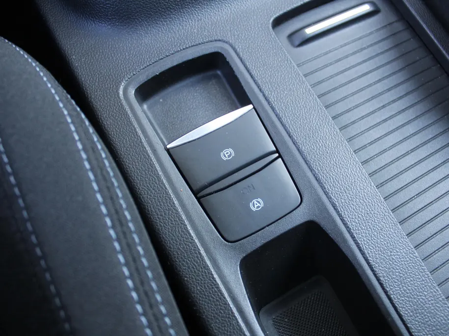 Ford Focus 1.0 EcoBoost Active Business | Trekhaak | Panoramadak | Stuur-/stoel-/voorruitverwarming | Camera | Navi | 18' LM | LED | Cruise adapt. | B&O audio | Zeer nette auto!! |