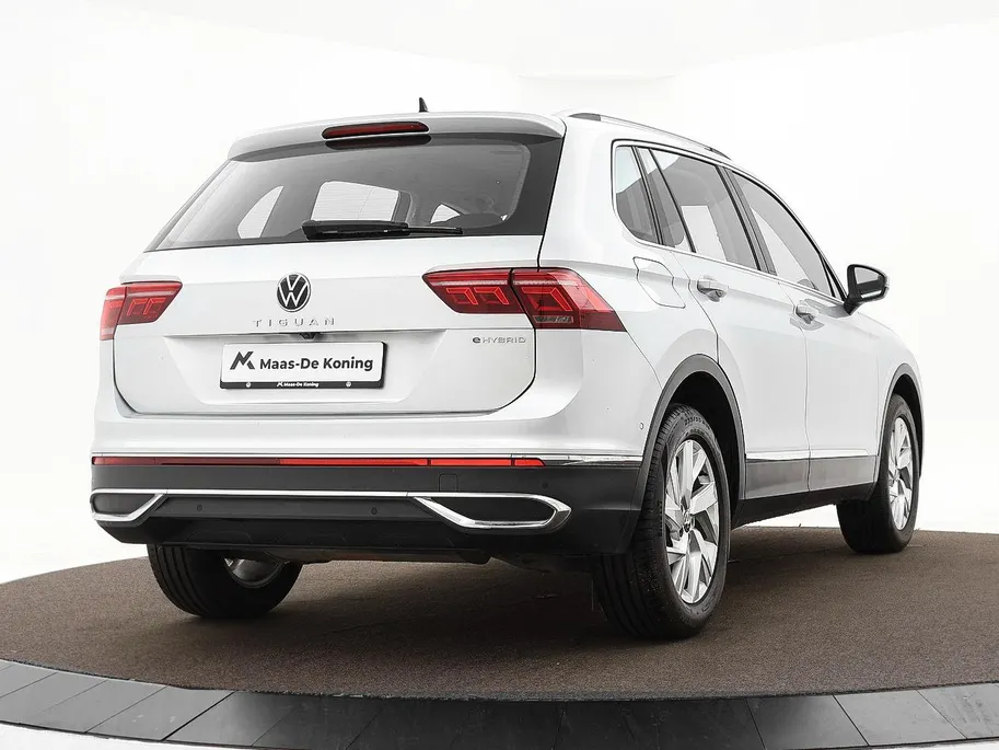 Volkswagen Tiguan 1.4 TSI 245pk DSG eHybrid Elegance · 360 Camera · Wegklapbare Trekhaak · Apple/Android Car Play · Dodehoek Detectie · 18'' Inch · Stoel & Stuurwiel verwarming ·