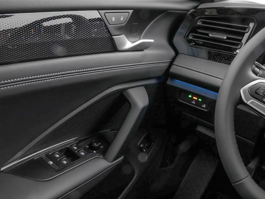 Volkswagen Tiguan Limited Edition 1.5 eHybrid 204 PK 6 versn. DSG · Design Pakket Dark · Trekhaak inklapbaar, met elektrische ontgrendeling, incl. aanhangermanoeuvreerhulp Trailer Assist · Voorraad OUTLET · Prijs is inclusief inruilpremie ·