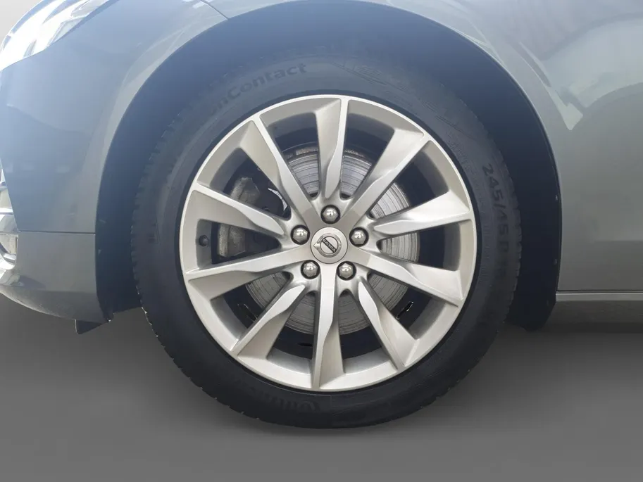 Volvo V90 2.0 T4 Momentum | Stoel en stuurverwarming | Elektrisch bedienbare voorstoelen | Camera | Lederen bekleding | Navigatie | Parkeersensoren voor en achter | Elektrische achterklep |