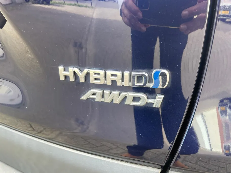 Toyota RAV4 2.5 Hybrid AWD Executive |1650 kg Trekgewicht |Trekhaak| Leer| Navigatie| Schuif-kanteldak | Verwarmbare stoelen| Adaptieve Cruise Controle| All season banden|