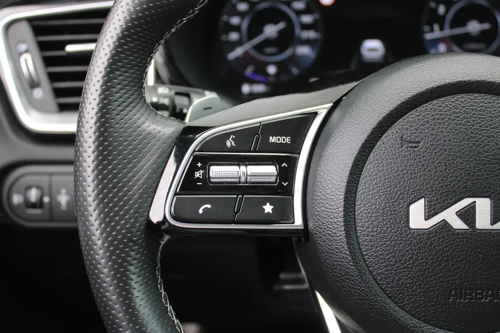 Kia ProCeed 1.5 T-GDi DCT7 GT-Line | BTW Auto | Automaat | Trekhaak | Verwarmde sportstoelen | Camera | Dodehoek detectie | Telefoonlader | LED |