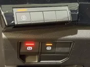 Renault Austral 200PK E-Tech Full Hybrid Techno Automaat | Camera | Parkeersensoren | Climate Control | Cruise Control | Apple CarPlay/Android Auto | Full LED | Licht & Regen Sensor | Lichtmetalen Velgen |