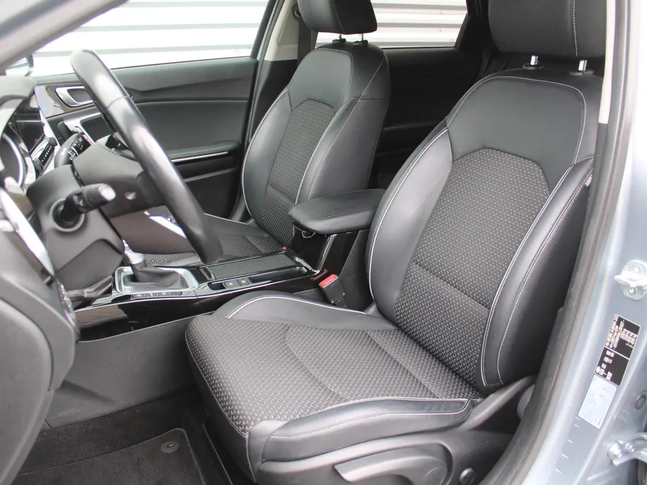 Kia Ceed Sportswagon 1.6 GDI PHEV DynamicPlusLine | Trekhaak | Stuur-/stoelverwarming | Plug-in | 16" LM | Clima | Camera | Cruise adapt. | Navi | LED |