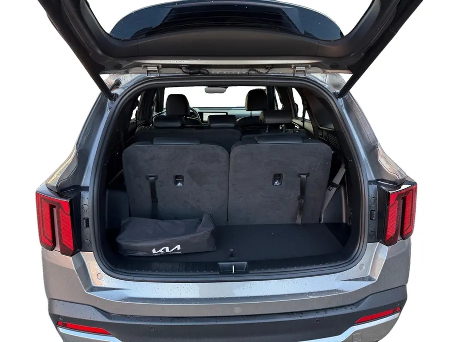 Kia Sorento 1.6 T-GDi Plug-in Hybrid 4WD ExecutiveLine 7p | Navi | Clima | 360° Camera | Stoelventilatie | Stoel-/Stuurverwarming | Cruise Control | Keyless Entry | 7-Persoons|