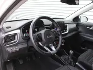 Kia Stonic 1.0 T-GDi MHEV DynamicPlusLine | Stuur-/stoelverwarming | Camera | Clima | Cruise | 16' LM | Navi | LED | Keyless |