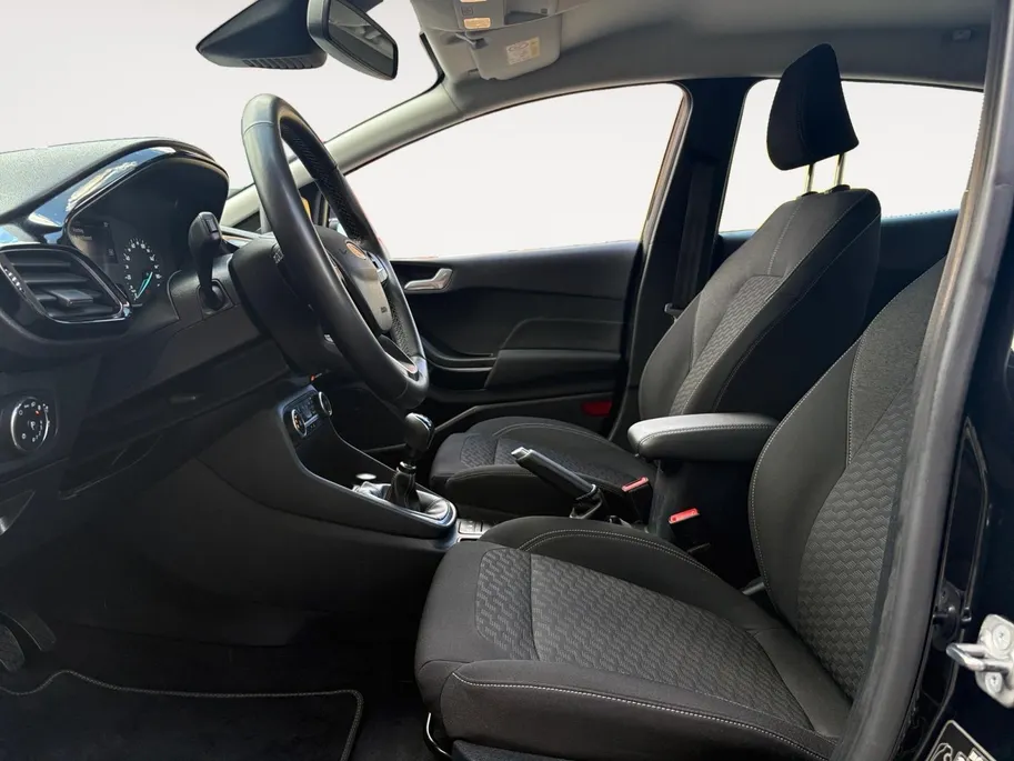 Ford Fiesta 1.0 EcoBoost Hybrid Titanium | Winter Pakket | Apple Carplay & Android Auto | Parkeersensoren achter | Climate Control |