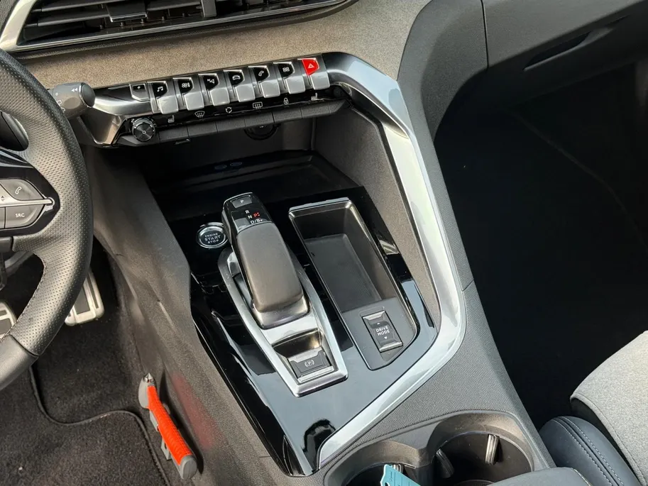 Peugeot 3008 1.6 HYbrid 225 GT | Adapt. Cruise Control | Elektr. verstelbare bestuurdersstoel | Achteruitrijcamera | Dodehoek Detectie | Elektr. achterklep |