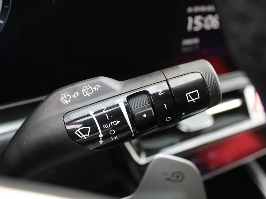 Kia Niro EV Edition Advanced 64.8 kWh | Stuur-/stoelverwarming | Elektr. stoelverstelling | Camera | Cruise adapt. | 17'LM | Clima | 17% bijtelling |
