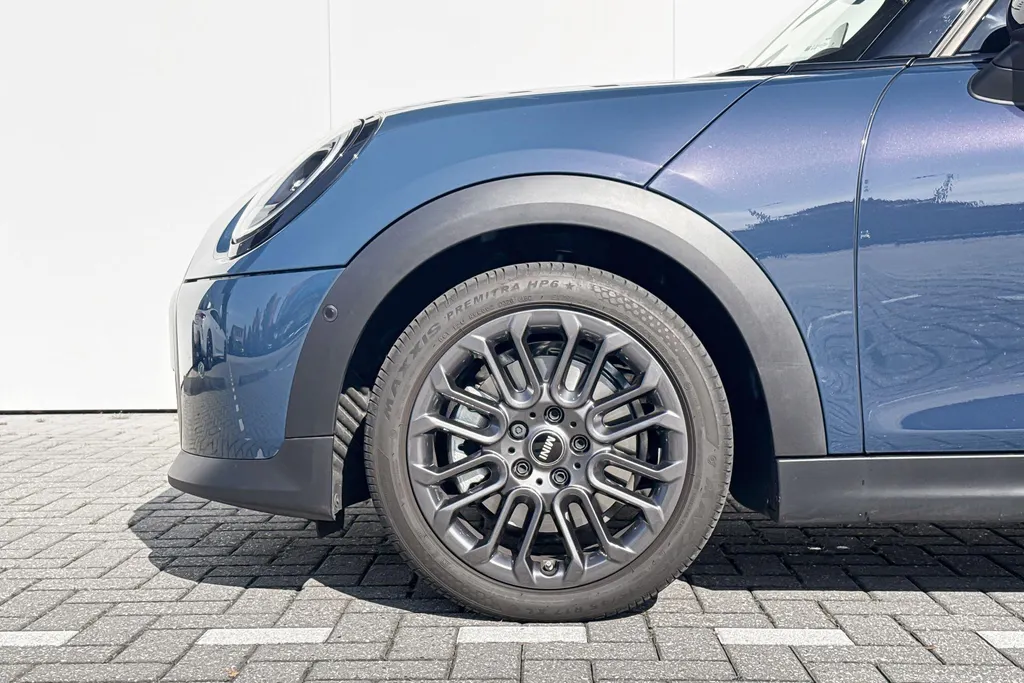 MINI Cooper 5-deurs 1.5 Cooper C Favoured M