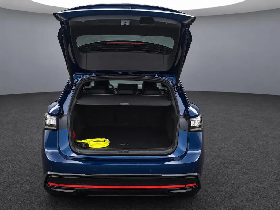 Volkswagen ID.7 Limited Edition Plus 77 kWh accu 286 PK · Trekhaak inklapbaar, met elektrische ontgrendeling · Draadloze telefoonlader ·