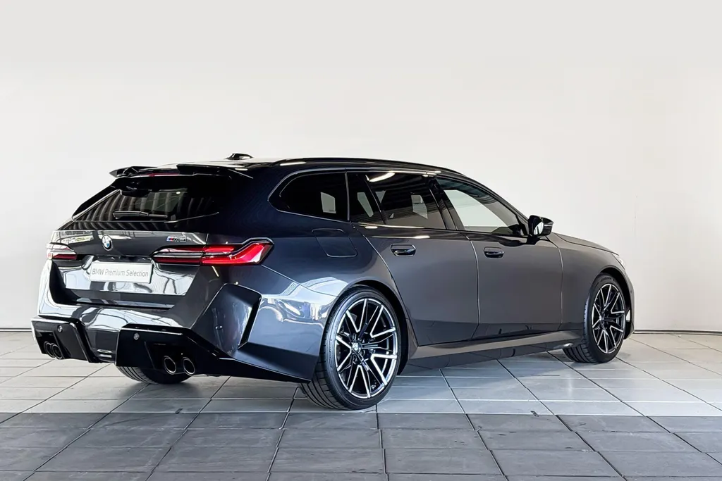 BMW M5 Touring M Drive Professional
