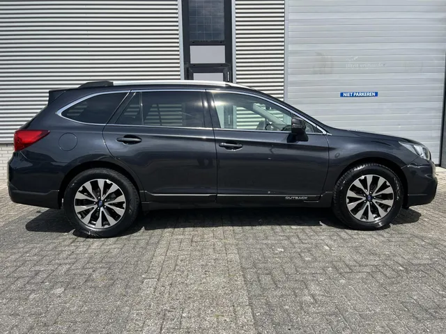 Subaru Outback 2.5i Premium Automaat | All Season Banden | Trekhaak | Elek. Schuif/Kantel Dak | Crème Witte Lederen Bekleding