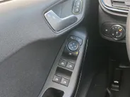 Ford Fiesta 1.0 EcoBoost Hybrid 125 pkTitanium Apple Carplay/Android Auto - Winter Pack - Achteruitrijcamera - Park Assist