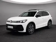 Volkswagen Tiguan 1.5eHybrid 150kW/204PK R-Line Black Style · Leder · Trekhaak · Panoramadak · 360°Camera · Garantie t/m 28-10-2030 of 100000km.