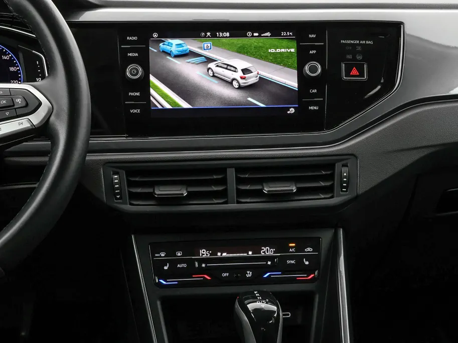 Volkswagen Polo 1.0 TSI 95pk DSG Style · Camera · Apple/Android Car Play · Stoelverwarming · IQ.Light · 15'' Inch ·