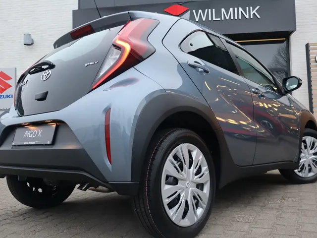 Toyota Aygo X Hybrid 115 play | Camera | Apple/Android Carplay