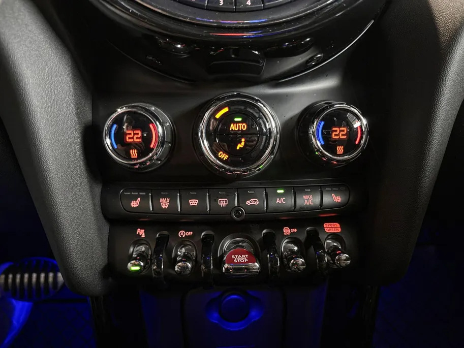 MINI Cooper 5-deurs Cooper S Chili Red John Cooper Works Uitvoering