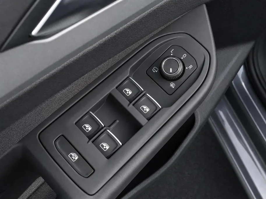 Volkswagen Golf Variant 1.5eTSI/116PK Life Edition · Navigatie · Trekhaak · Apple/Android Car Play · Stoelverwarming · Garantie t/m 26-03-2027