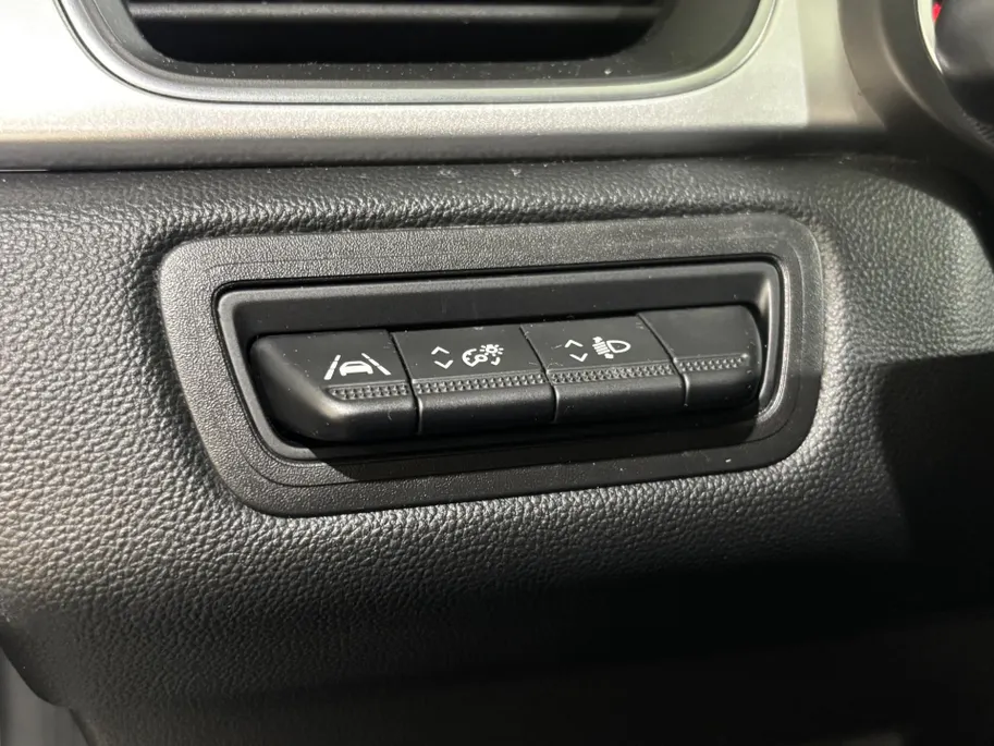 Renault Captur 90PK TCe Intens | 9,3' Navi | Camera | Climate Control | Parkeersensoren | Apple CarPlay/Android Auto | Cruise Control | Lichtmetalen Velgen | Armsteun | Full LED |