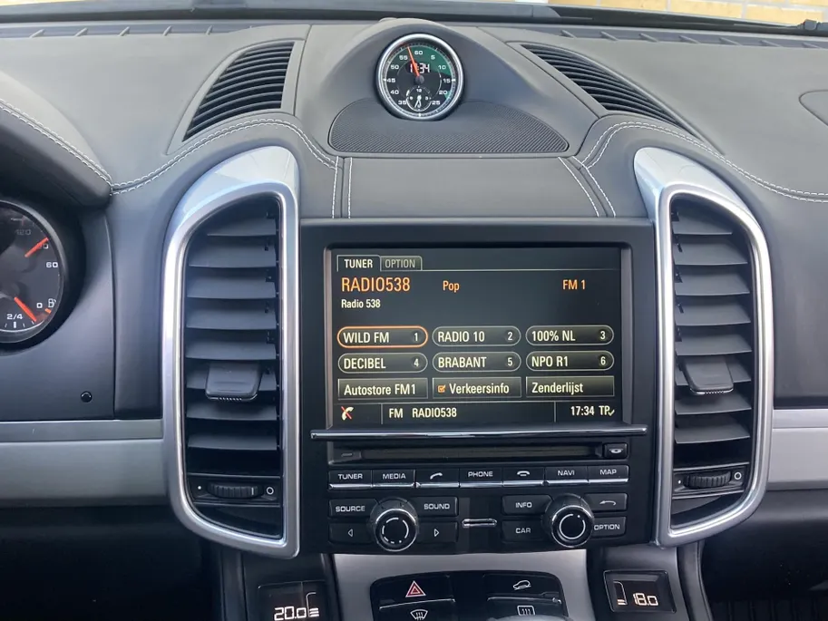 Porsche Cayenne 3.6 GTS 441 pk automaat Panoramadak - Alcantara Leder - Navigatie - Bose Audio - 21inch LM  - volledig onderhouden
