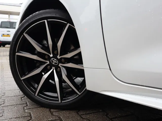 Toyota Corolla Touring Sports Hybrid 140 GR Sport | Blindspot | Parkeersensoren