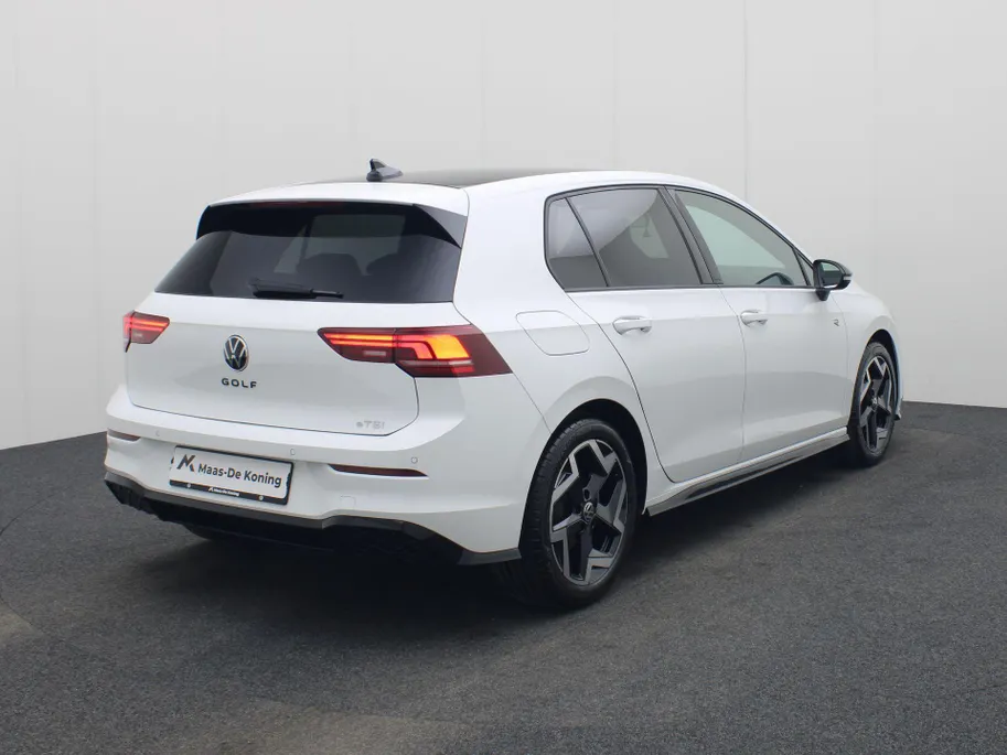 Volkswagen Golf 1.5eTSI/150PK R-Line Black Style DSG · Navigatie · Camera + Parkeersensoren · Apple/Android Car Play · Garantie t/m 18-11-2026  · EXTRA INRUILKORTING ·