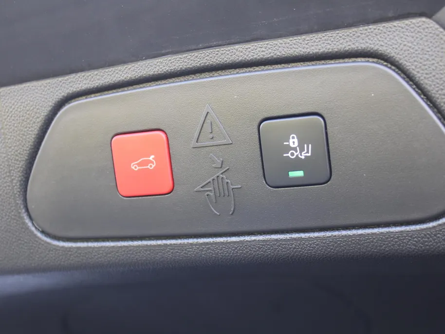Opel Grandland 1.2 Turbo GS Line | Stuur-/ stoel-/ voorruitverwarming | Matrix LED | Elek. achterklep | 18' LM | Dodehoek detectie | Clima | Navi | Camera voor + achter |