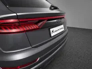 Audi Q8 55 TFSIe 381pk Tiptronic Quattro Pro Line S · Panoramadak · 360 Camera · Wegklapbare Trekhaak · Apple/Android Car Play · Luchtvering · 23'' Inch ·