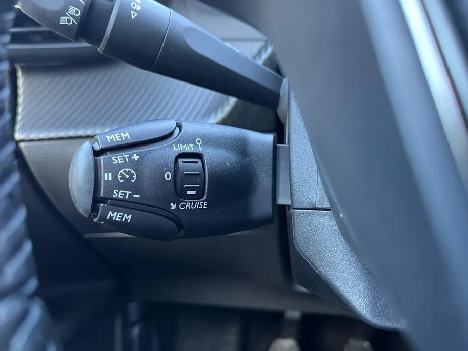 Peugeot 2008 1.2 PureTech 100 Allure | Digitale Cockpit | Apple Carplay en Android Auto | Cruise Control | Climate Control
