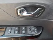 Renault Captur 0.9 TCe Xmod airco (automatisch) , navi , trekhaak , stoelverwarming , cruise , tel , usb , lm velgen .