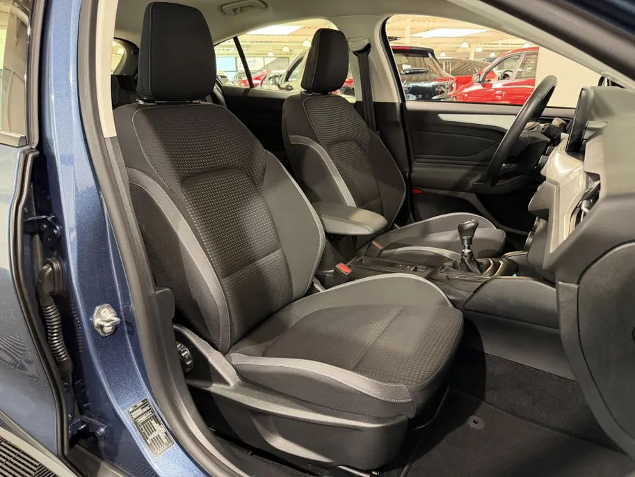 Ford Focus 100PK EcoBoost Trend Edition Business | 1e eigenaar | Winter Pack | Comfort Pack | Navi | Apple CarPlay/Android Auto | Parkeersensoren | Lichtmetalen Velgen | Cruise Control |