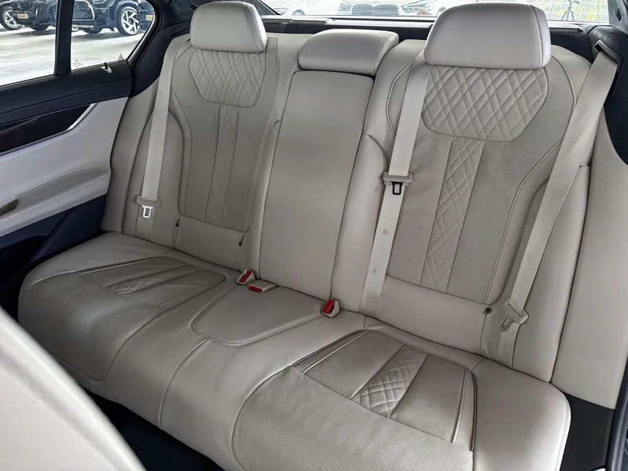 BMW 7 Serie 745e High Executive