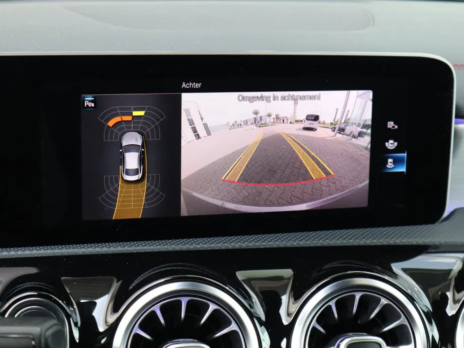 Mercedes-Benz CLA 180 Business Solution AMG l Keyless l Achteruitrijcamera l Stoelverwarming l Ambiente lichtpakket