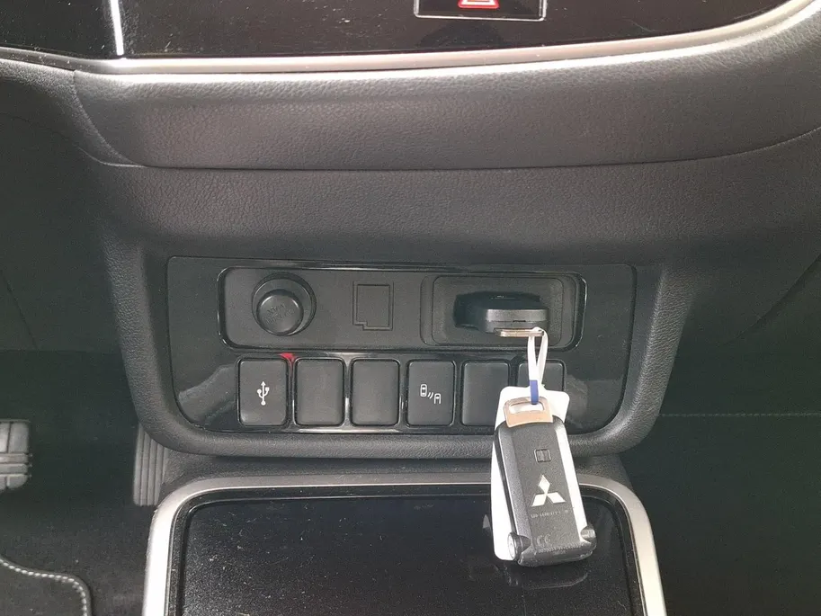 Mitsubishi Outlander 2.4 PHEV Intense | TREKHAAK | AUTOMAAT | CLIMATE | CRUISE | GOED ONDERHOUDEN |