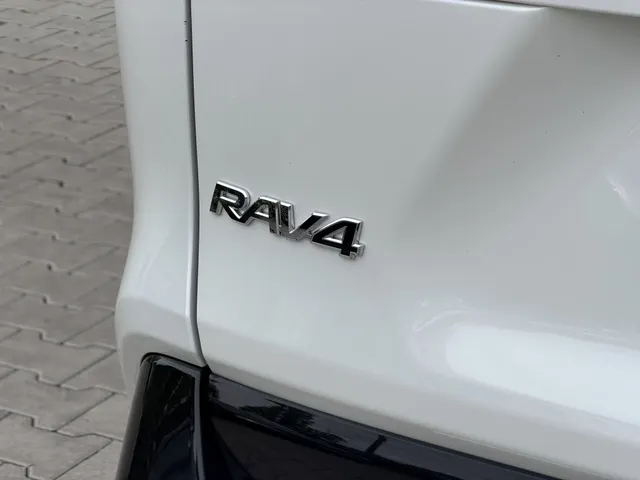 Toyota RAV4 2.5 Hybrid Bi-Tone | Stoel & stuurverwarming | Keyless