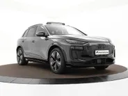 Audi Q6 e-tron 252pk S edition 83 kWh · SOH 97,5% · Panoramadak · Leder · 360 Camera · Luchtvering · Wegklapbare Trekhaak · Stoelverwarming Voor + Achter ·