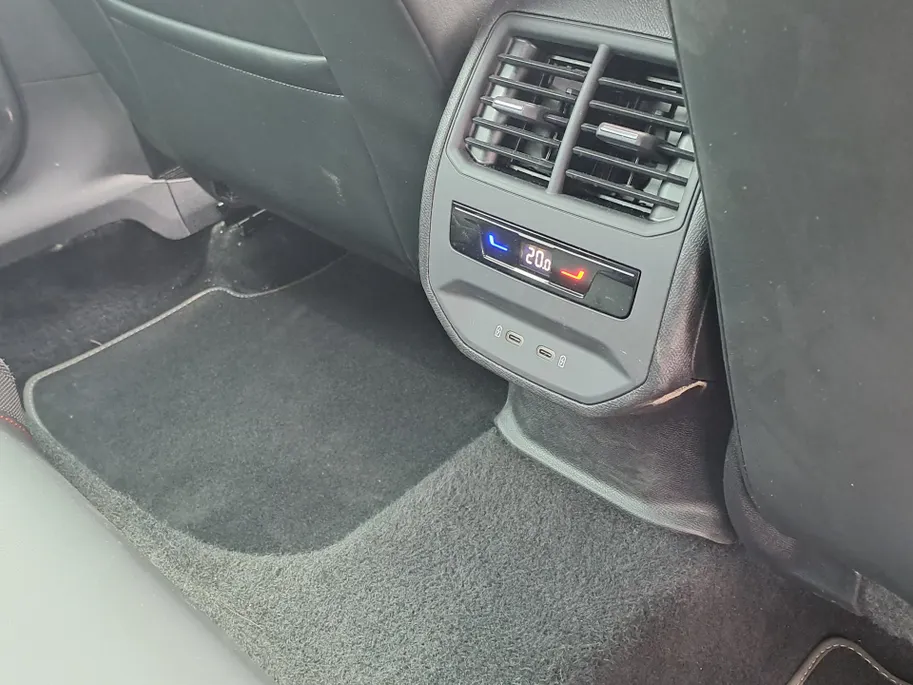 SEAT Leon Sportstourer 1.5 TSI FR Business Intense | Navigatiesysteem full map | Apple Carplay/Android Auto | Elektrisch bedienbare achterklep | Achteruitrijcamera | Stoel en Stuur Verwarming | Cruise control adaptief