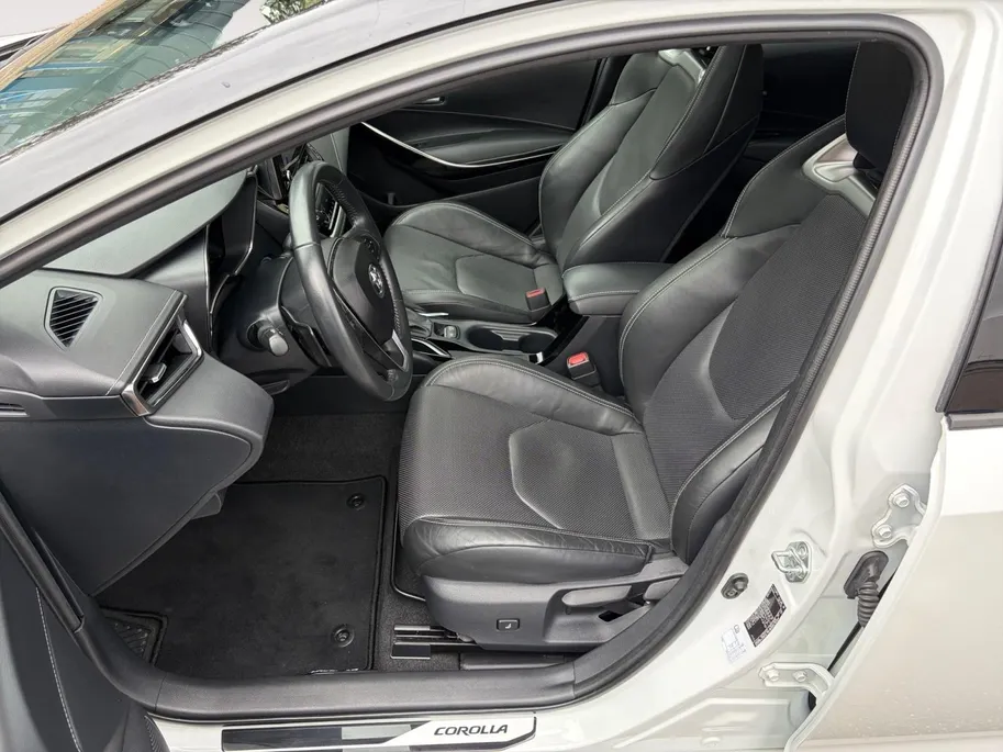 Toyota Corolla Touring Sports 2.0 Hybrid Executive | *1E EIGENAAR | FABRIEKSGARANTIE/ DEALER ONDERH. | PANO/ SCHUIFDAK | APPLE CARPLAY/ ANDROID AUTO | NAVI | CAMERA | VOL. LEDER | JBL SOUND | STOELVERWARMING |