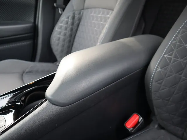 Toyota C-HR 2.0 Hybrid First Edition Trekhaak | Blindspot | Stuur en stoelverwarming
