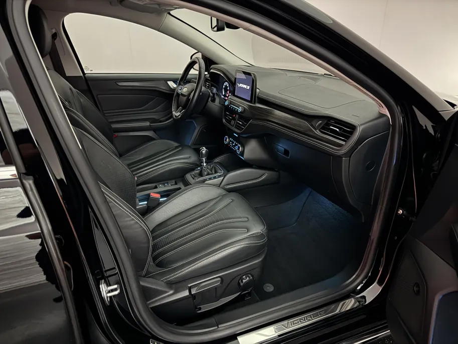 Ford Focus Wagon 1.5 EcoBoost Vignale | 182 PK | Trekhaak afneembaar | Winter Pack | Family Pack | Comfort Pack | Parking Pack |