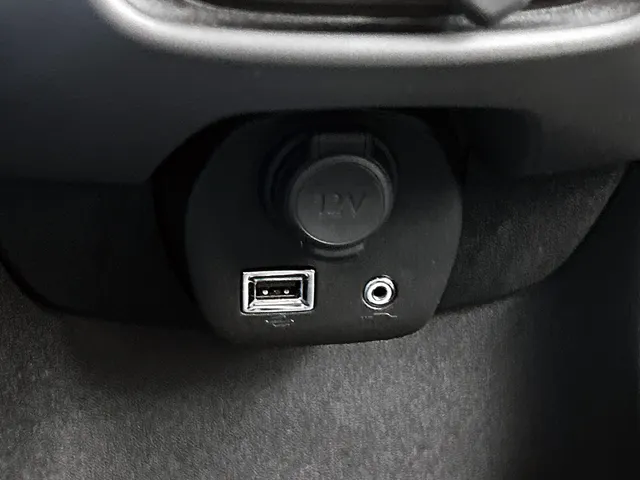 Peugeot 108 1.0 e-VTi Active | LM VELGEN | DEALER ONDERHOUDEN | ELEKTR. SPIEGELS + RAMEN | AIRCO | BLUETOOTH