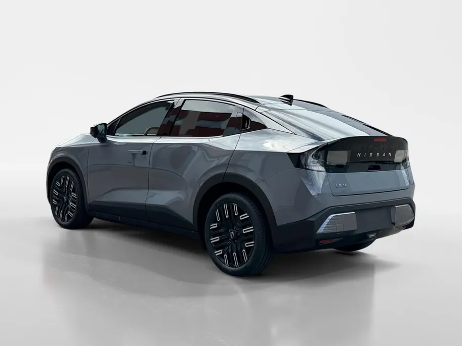 Nissan Leaf Evolve 52 kWh | NISSAN MORE 10 JAAR GARANTIE | 451 KM WLTP | 2500 EURO INRUILPREMIE | SNEL RIJDEN | BOSE | RONDOM CAMERA | CARPLAY |